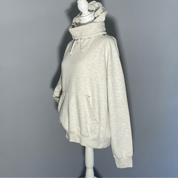 Carbon Size Medium Gray Hoodie With Drawstring Turtle Neck Thick Soft Material - Picture 7 of 16